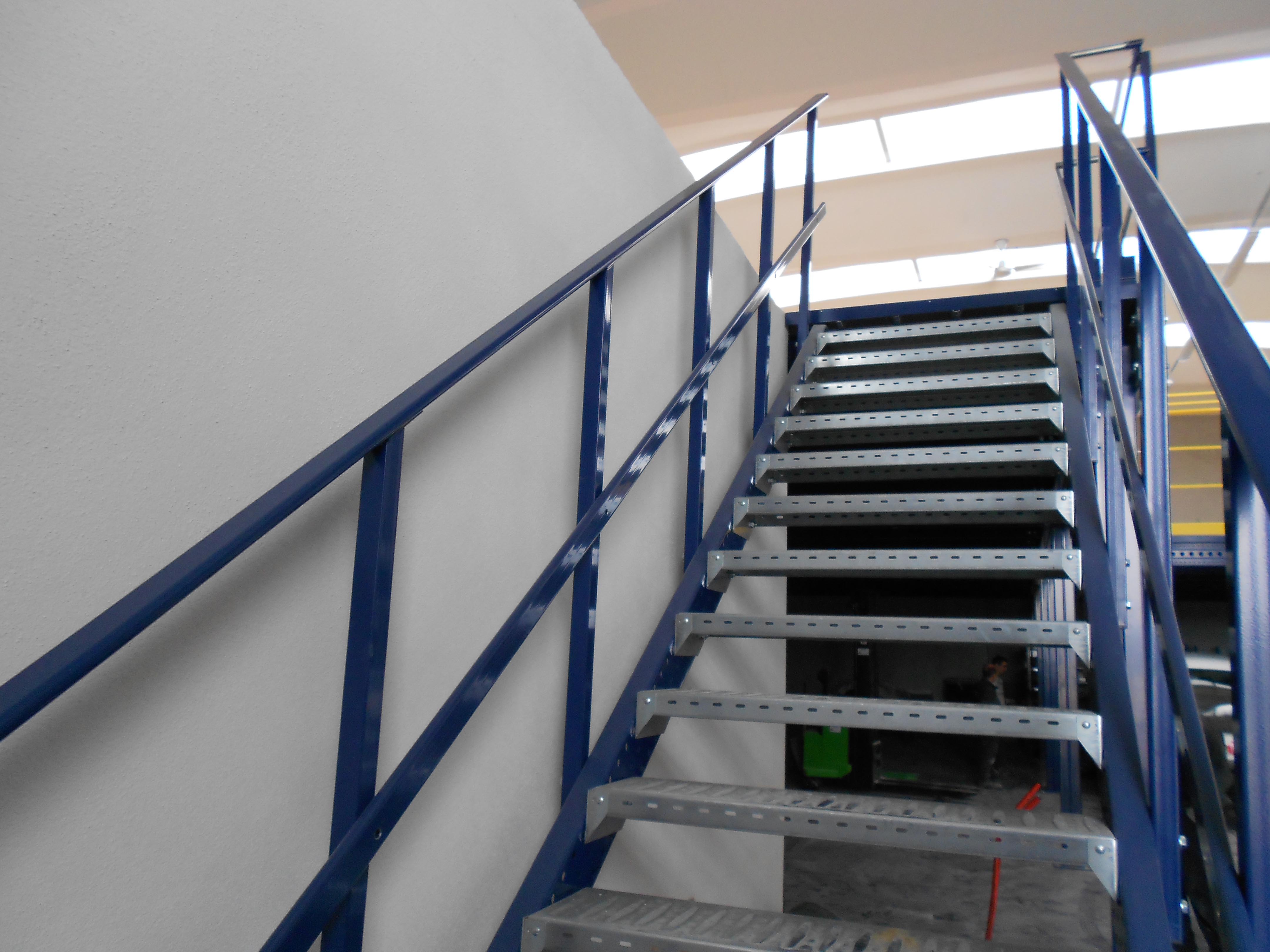 Escalier et moyens d'accès pour Mezzanine et Plateforme